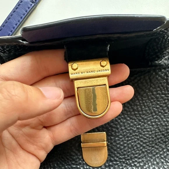 [SOLD] Like new Marc Jacobs Crossbody Bag Two Tone - Picture 2 of 13
